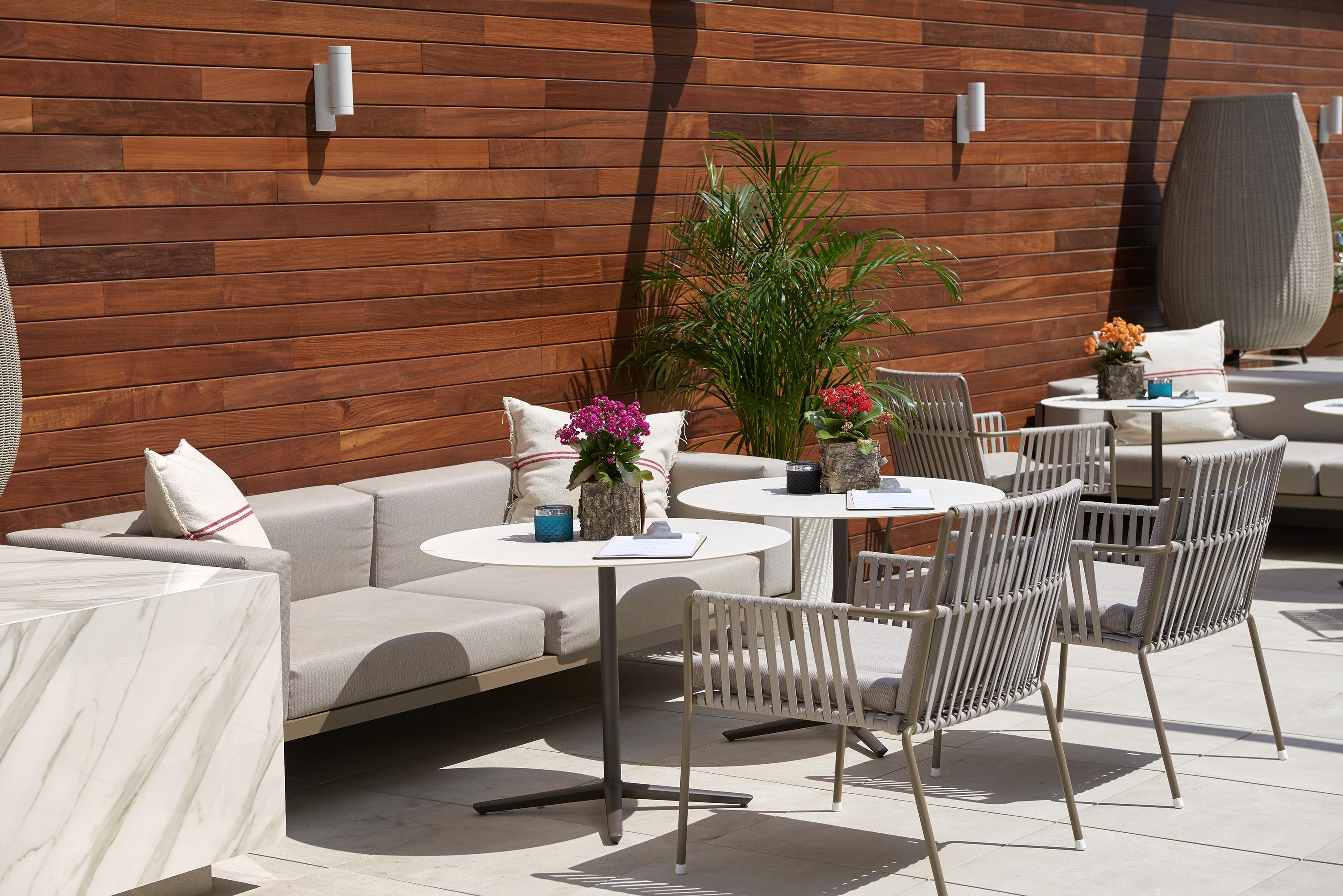 Innside By Melia Palma Bosque Esterno foto The patio furniture of the hotel