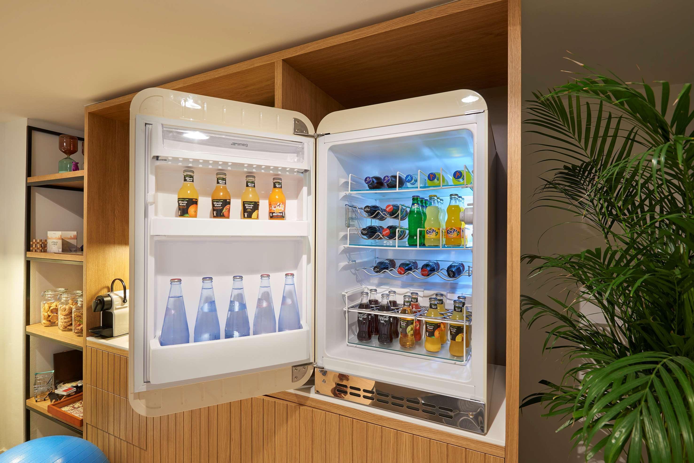 Innside By Melia Palma Bosque Esterno foto SMEG fridge
