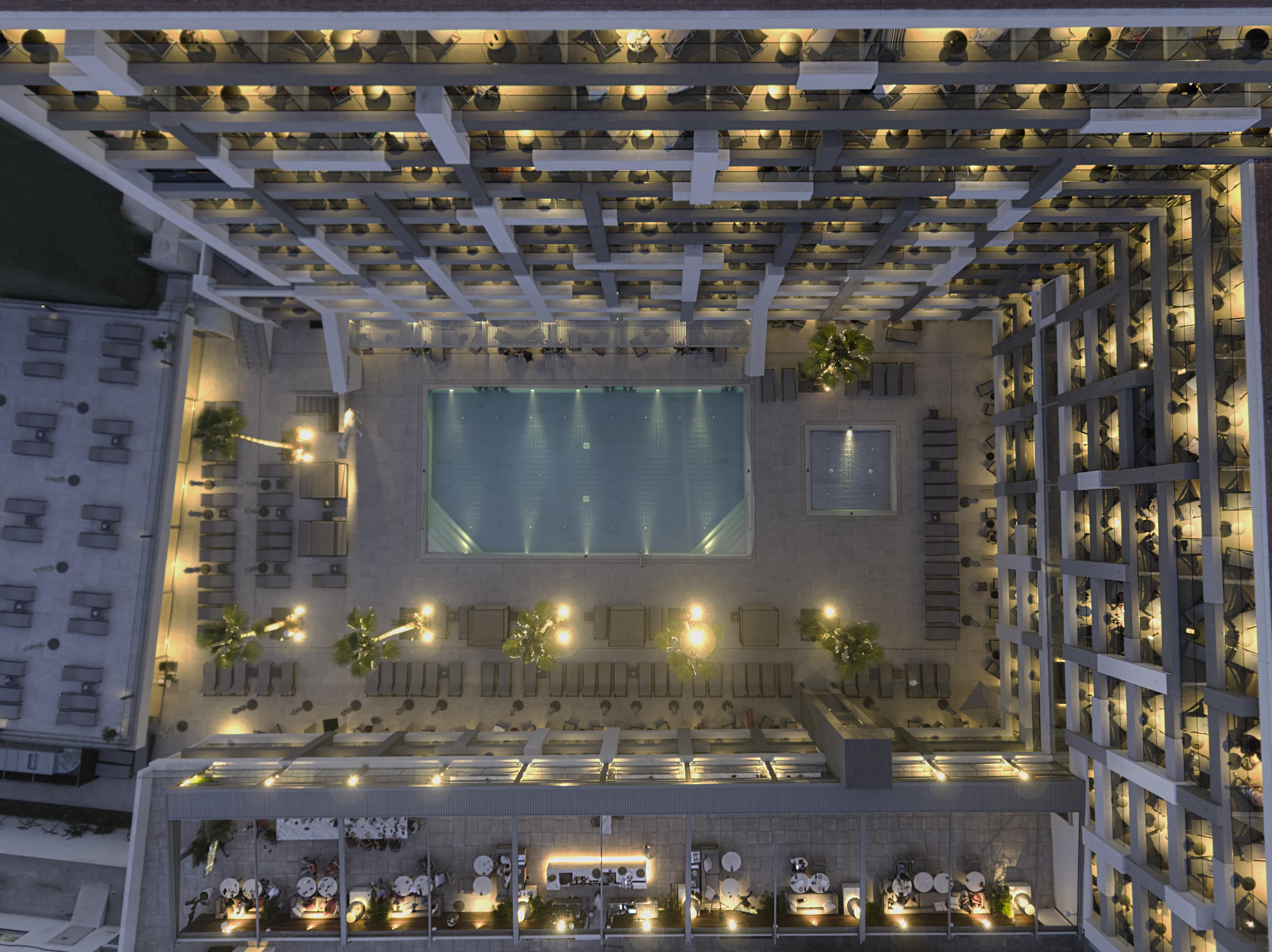 Innside By Melia Palma Bosque Esterno foto The pool at the hotel