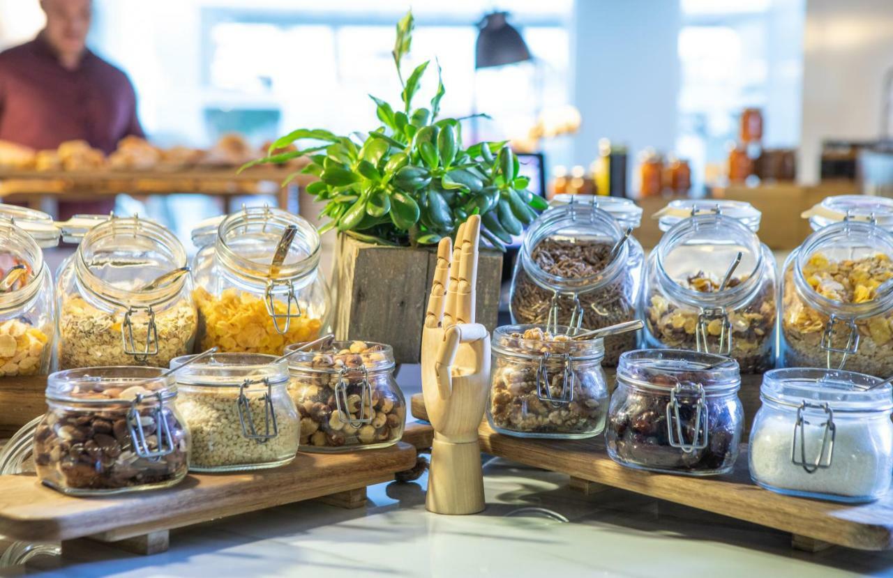 Innside By Melia Palma Bosque Esterno foto Breakfast buffet at the hotel